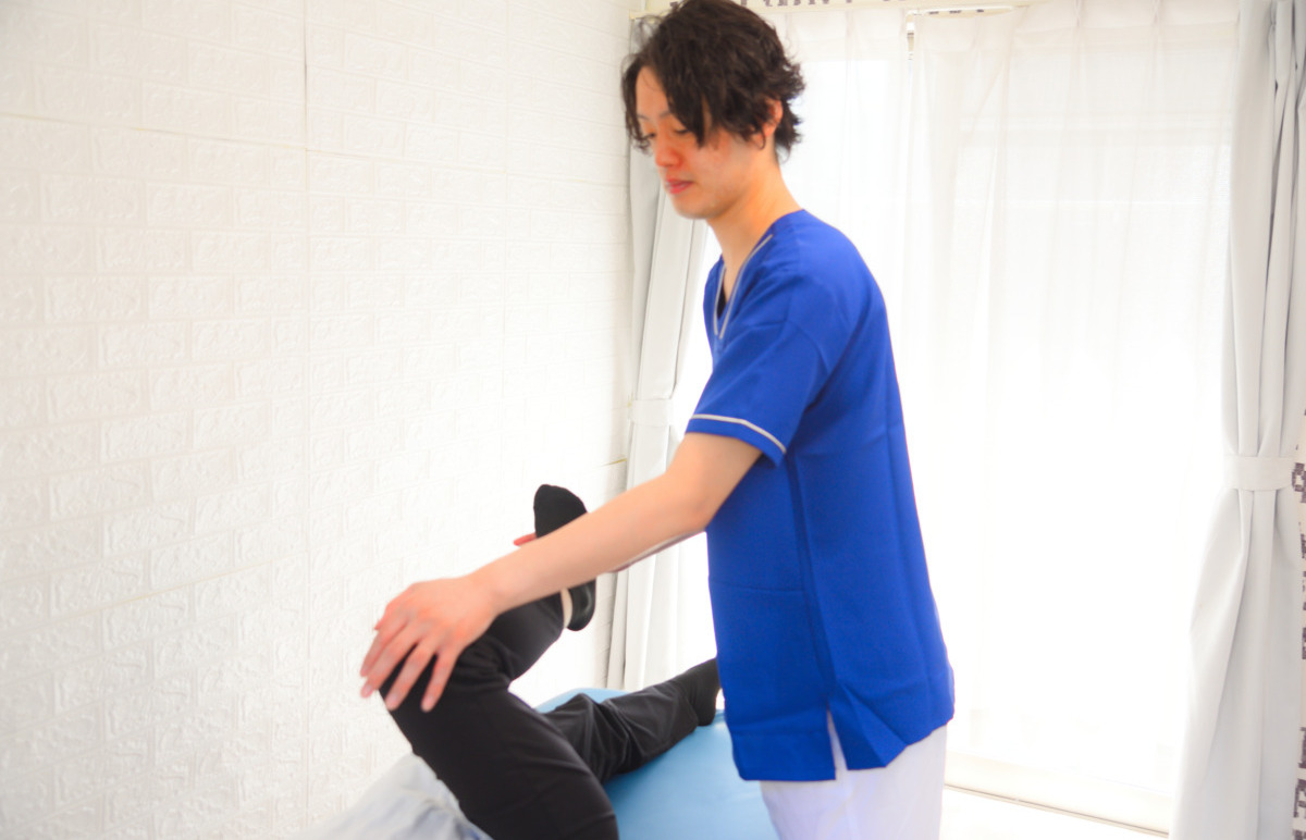 このまま杖をつくしかない…とあきらめる前に手術以外の選択肢で、もう一度自由に歩く未来を取り戻しませんか？